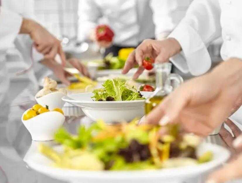 預(yù)制菜包裝機(jī)：提高效率、保持新鮮度的利器