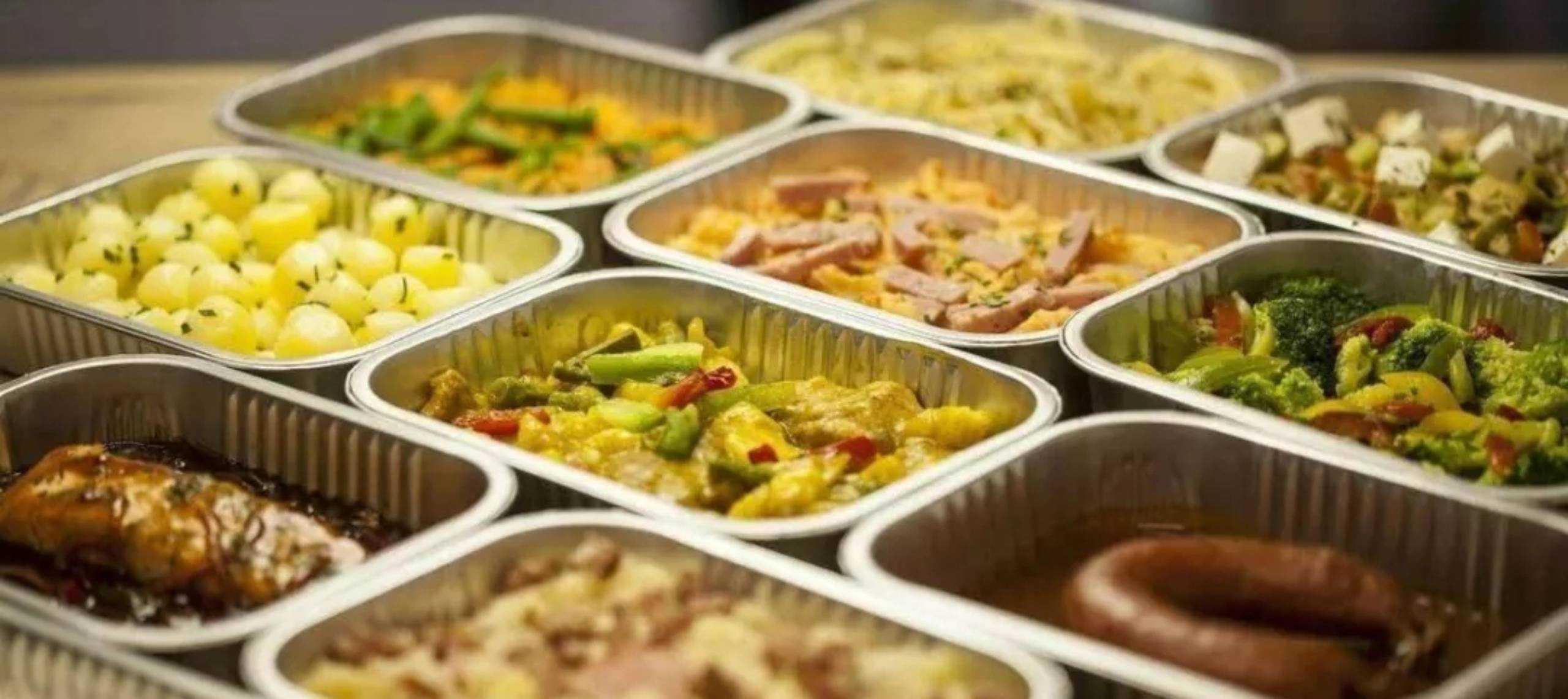 預(yù)制菜包裝機(jī)的優(yōu)點(diǎn)：高效、衛(wèi)生和一致性