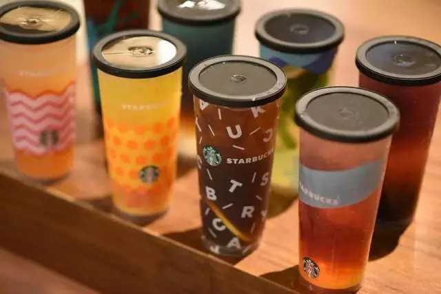 冰球革命，高效生產(chǎn)：大型杯裝冰球包裝設(shè)備助力飲料企業(yè)創(chuàng)新升級(jí)