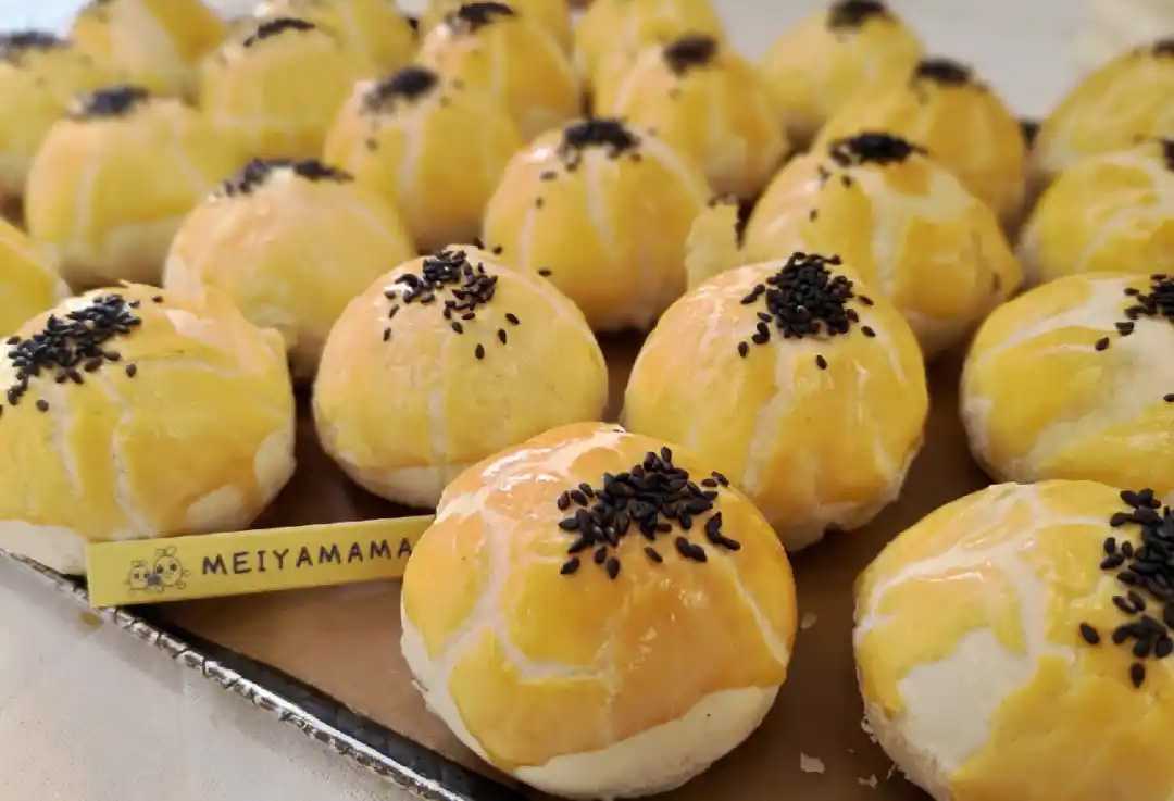 蛋黃酥月餅包裝機(jī)——傳統(tǒng)美味的現(xiàn)代封裝，守護(hù)經(jīng)典，傳遞心意