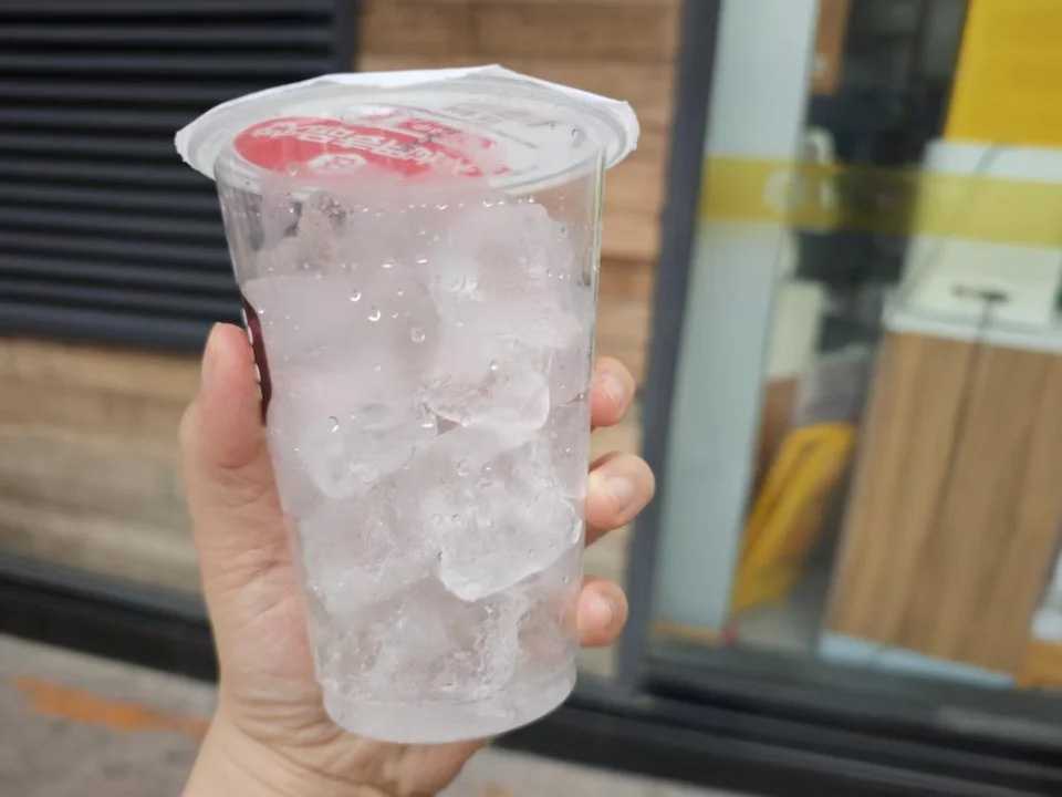 創(chuàng)新自動化冰杯生產(chǎn)線——飲品行業(yè)的革命性變革，開啟智能生產(chǎn)新時代