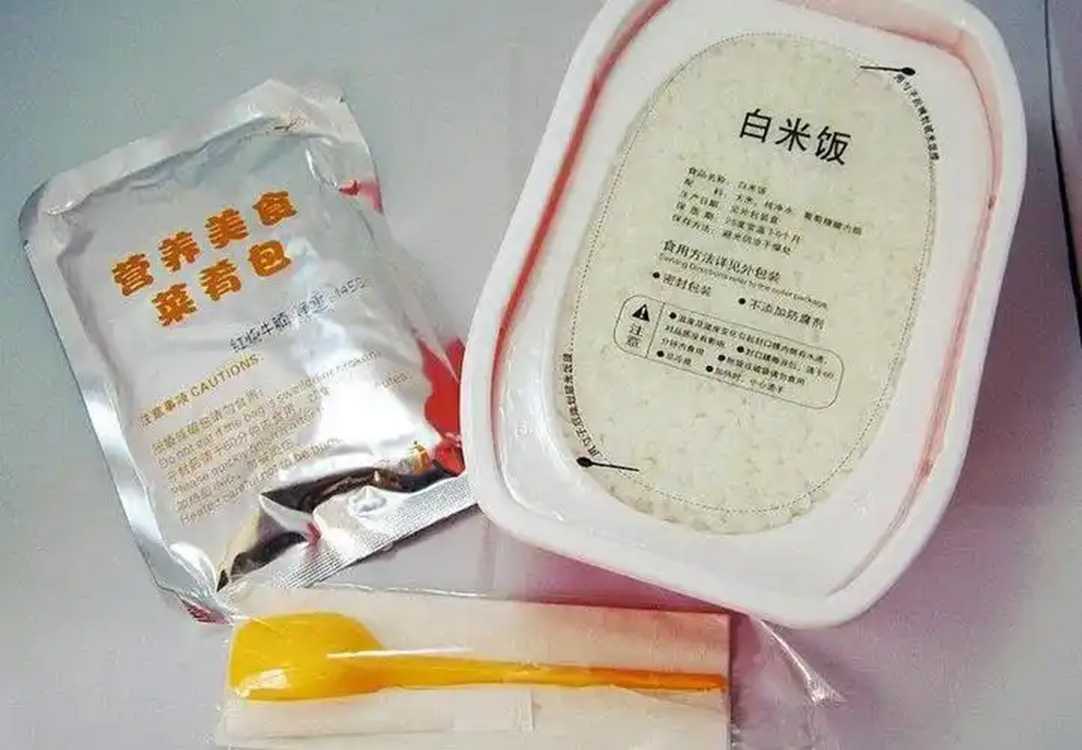 日產(chǎn)10萬份！呂工機械自動米飯包裝機：灌裝封口殺菌三合一，產(chǎn)能翻倍
