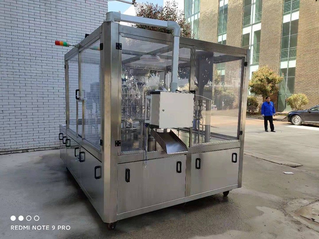 LG-600 吸嘴袋灌裝旋蓋機.jpg